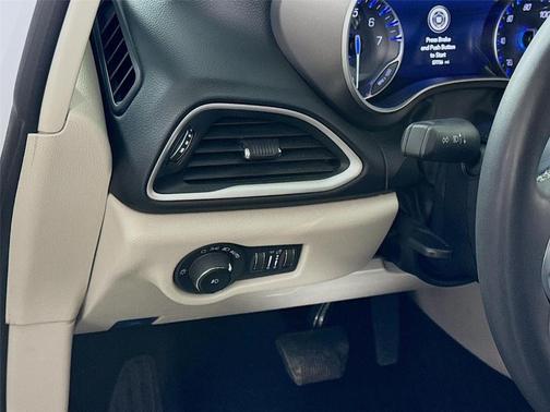 2023 Chrysler Pacifica Touring-L