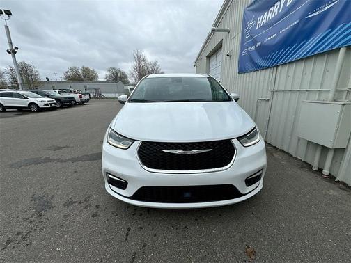 2023 Chrysler Pacifica Touring-L
