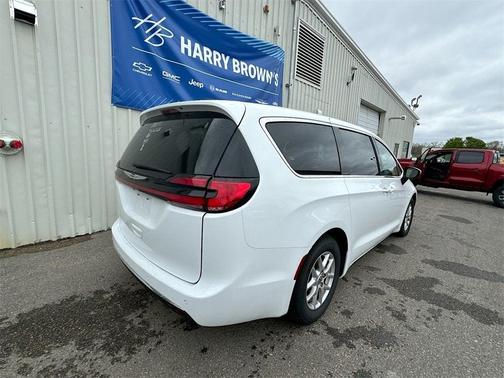 2023 Chrysler Pacifica Touring-L
