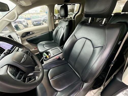 2023 Chrysler Pacifica Touring-L
