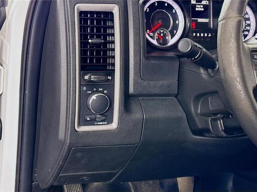Bright White Clearcoat 2022 RAM 1500 Classic Tradesman