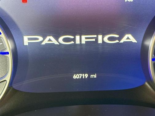 2023 Chrysler Pacifica Touring-L