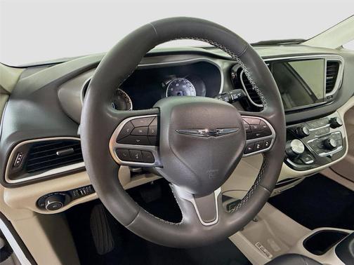 2023 Chrysler Pacifica Touring-L