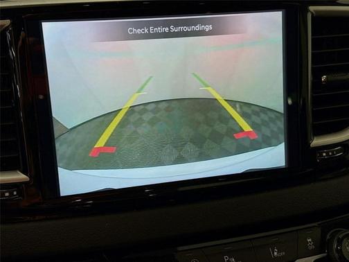 White 2023 Chrysler Pacifica Touring-L