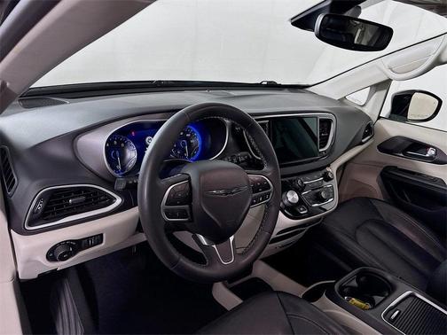2022 Chrysler Pacifica Touring-L