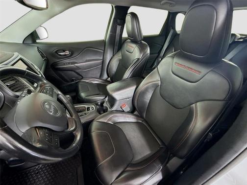 White 2019 Jeep Cherokee Trailhawk