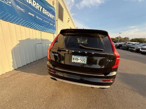 2016 Volvo XC90 T6 Momentum