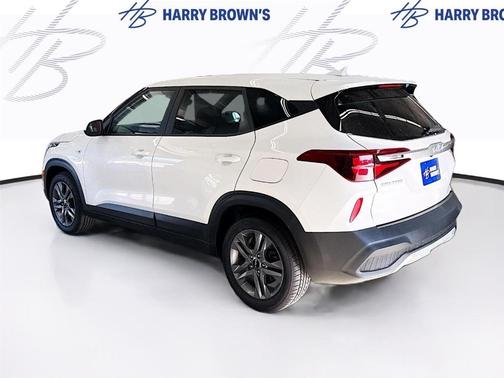 Snow White Pearl 2023 Kia Seltos LX