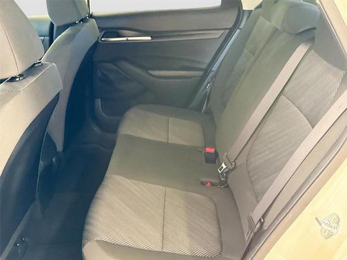 Snow White Pearl 2023 Kia Seltos LX