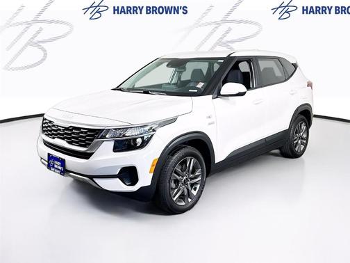 Snow White Pearl 2023 Kia Seltos LX