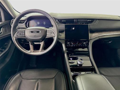 Red 2023 Jeep Grand Cherokee Limited