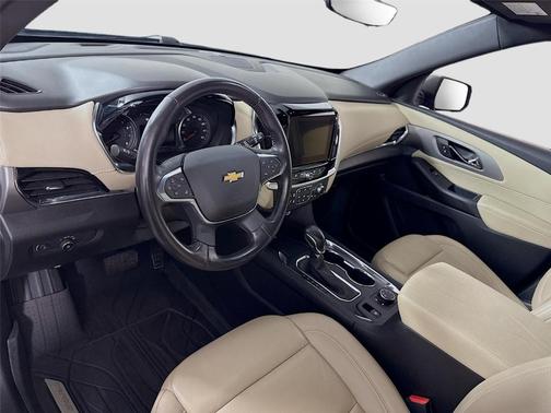 Silver Sage Metallic 2022 Chevrolet Traverse LT Leather
