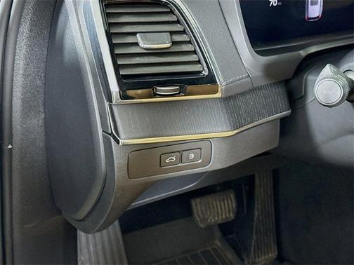 2024 Volvo XC90 Recharge Plug-In Hybrid T8 Ultimate Bright Theme 7-Seater