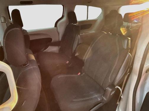 Bright White Clearcoat 2024 Chrysler Voyager LX