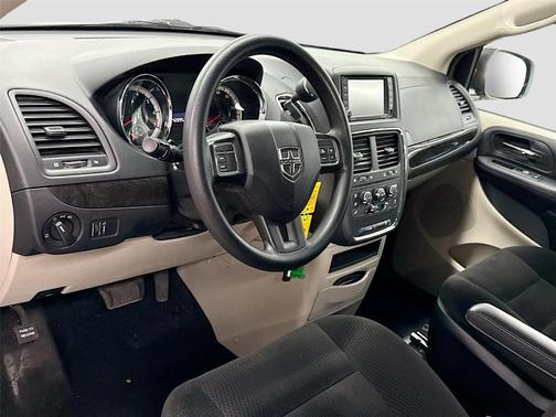 Red 2017 Dodge Grand Caravan SE