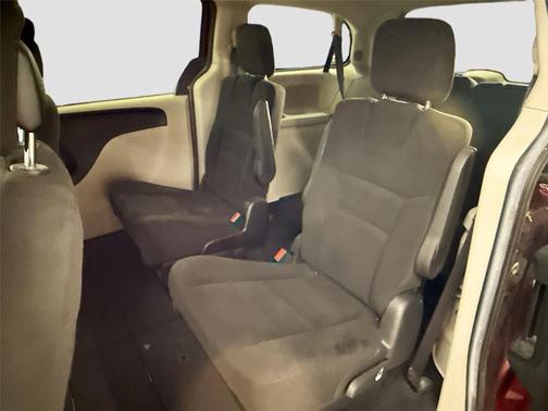 Red 2017 Dodge Grand Caravan SE