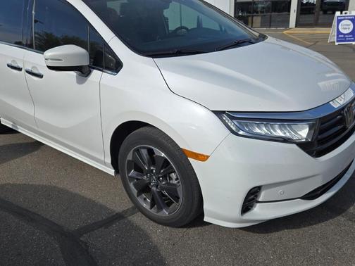 White 2024 Honda Odyssey Elite