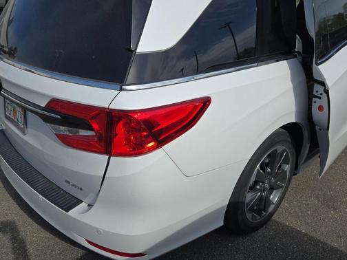 White 2024 Honda Odyssey Elite
