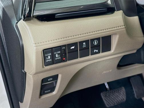 White 2024 Honda Odyssey Elite