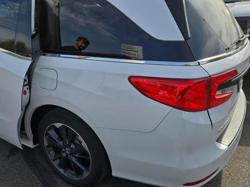 White 2024 Honda Odyssey Elite