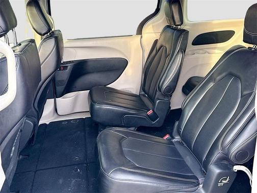 2024 Chrysler Pacifica Touring-L