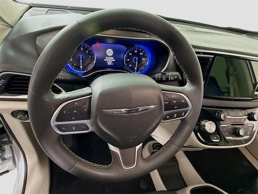 2024 Chrysler Pacifica Touring-L