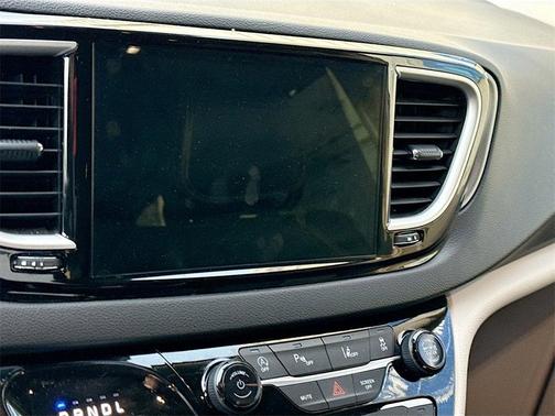 2024 Chrysler Pacifica Touring-L