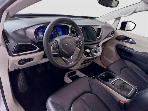 2024 Chrysler Pacifica Touring-L