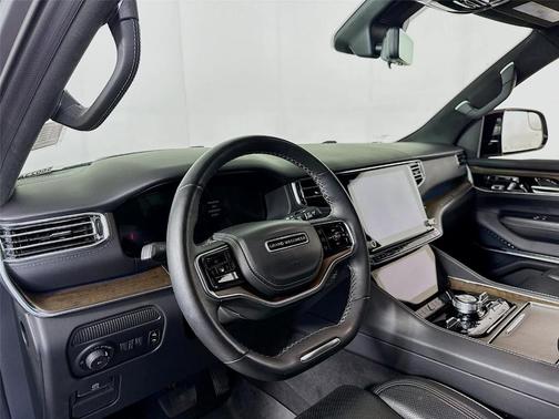 2023 Jeep Grand Wagoneer L Series II