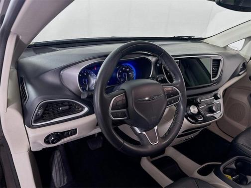 2022 Chrysler Pacifica Touring-L