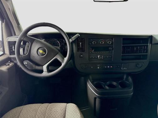 2025 Chevrolet Express 3500 LT