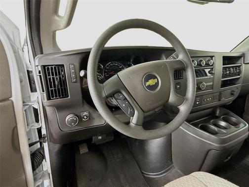 2025 Chevrolet Express 3500 LT