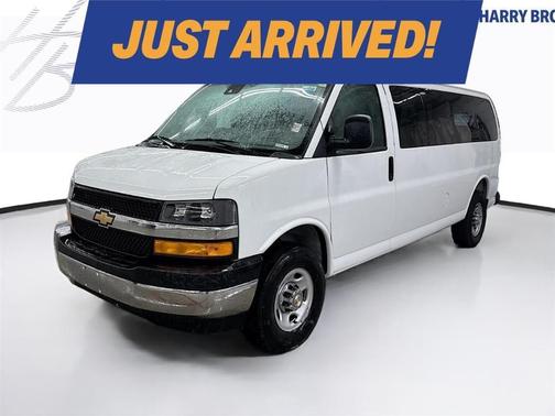 Summit White 2025 Chevrolet Express 3500 LT