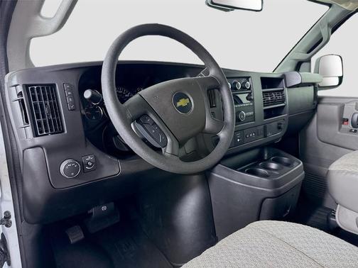 2025 Chevrolet Express 3500 LT