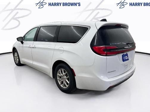 Bright White Clearcoat 2025 Chrysler Pacifica Select