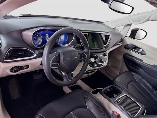 2023 Chrysler Pacifica Touring-L