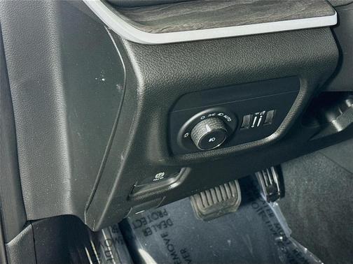 Metallic 2025 Jeep Grand Cherokee Limited
