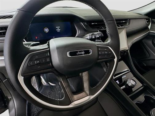 Metallic 2025 Jeep Grand Cherokee Limited