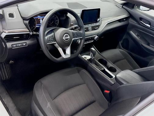 Glacier White 2025 Nissan Altima SV
