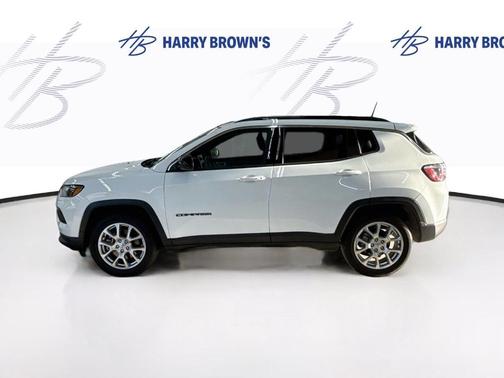 Bright White Clearcoat 2023 Jeep Compass Latitude Lux