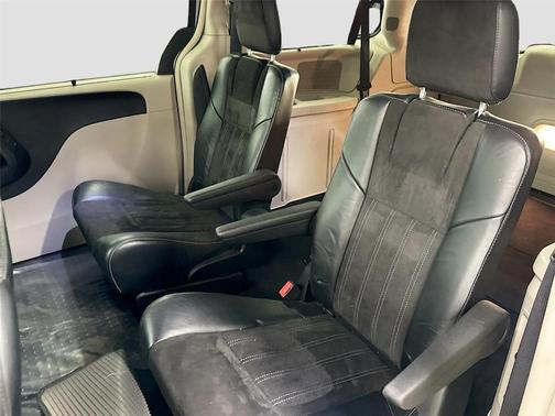 2014 Chrysler Town & Country Touring-L