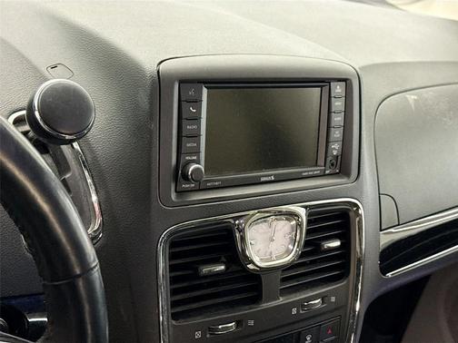 2014 Chrysler Town & Country Touring-L