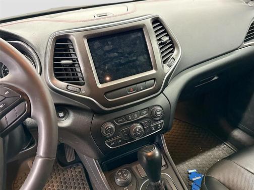 Gray 2022 Jeep Cherokee Trailhawk