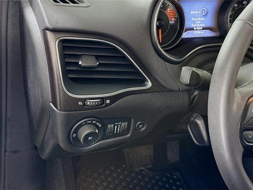 Gray 2022 Jeep Cherokee Trailhawk