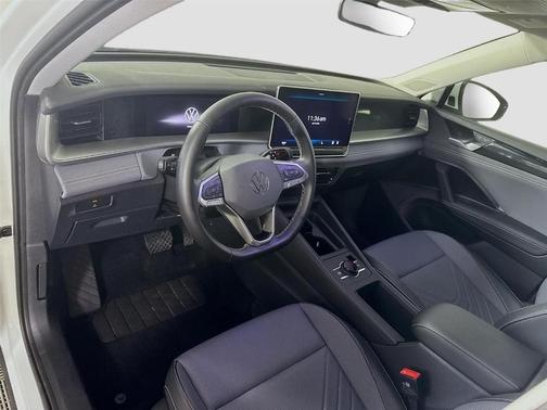 Pure White 2026 Volkswagen Tiguan 2.0T SE