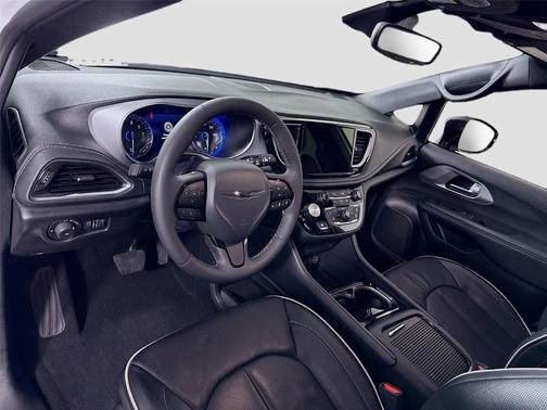 White 2025 Chrysler Pacifica Limited