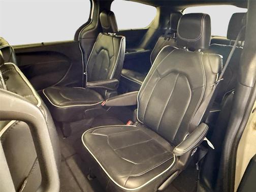 White 2025 Chrysler Pacifica Limited