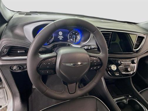 White 2025 Chrysler Pacifica Limited