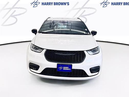 White 2025 Chrysler Pacifica Limited