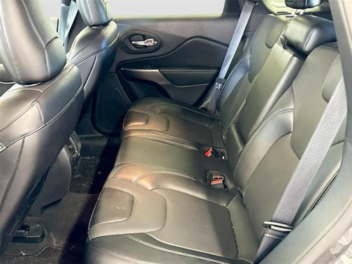 Gray 2022 Jeep Cherokee Latitude Lux